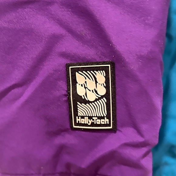 Helly Hansen Pink and Blue Ski Jacket for Snow Adventures - Picture 2 of 6